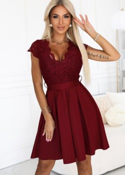 242-5 Елегантна къса рокля с колан в бордо