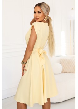 Разкроена миди рокля в жълт цвят, модел 348-13.